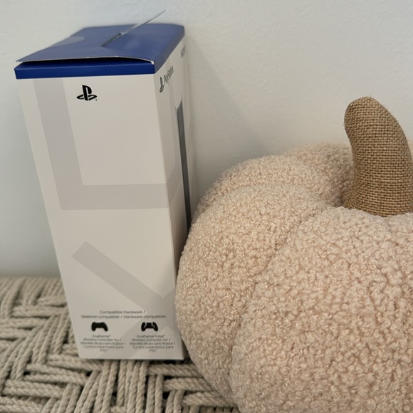 Sony PlayStation 5 DualSense Charging Station Model: CFI-ZDS1 - Picture 4 of 7